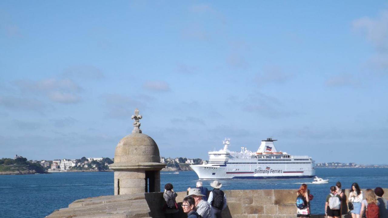 Appartement T2 ,Parking Prive,Terrasse, 10 Mns A Pieds De La Cite Corsaire Et Ses Plages Saint-Malo Exterior foto